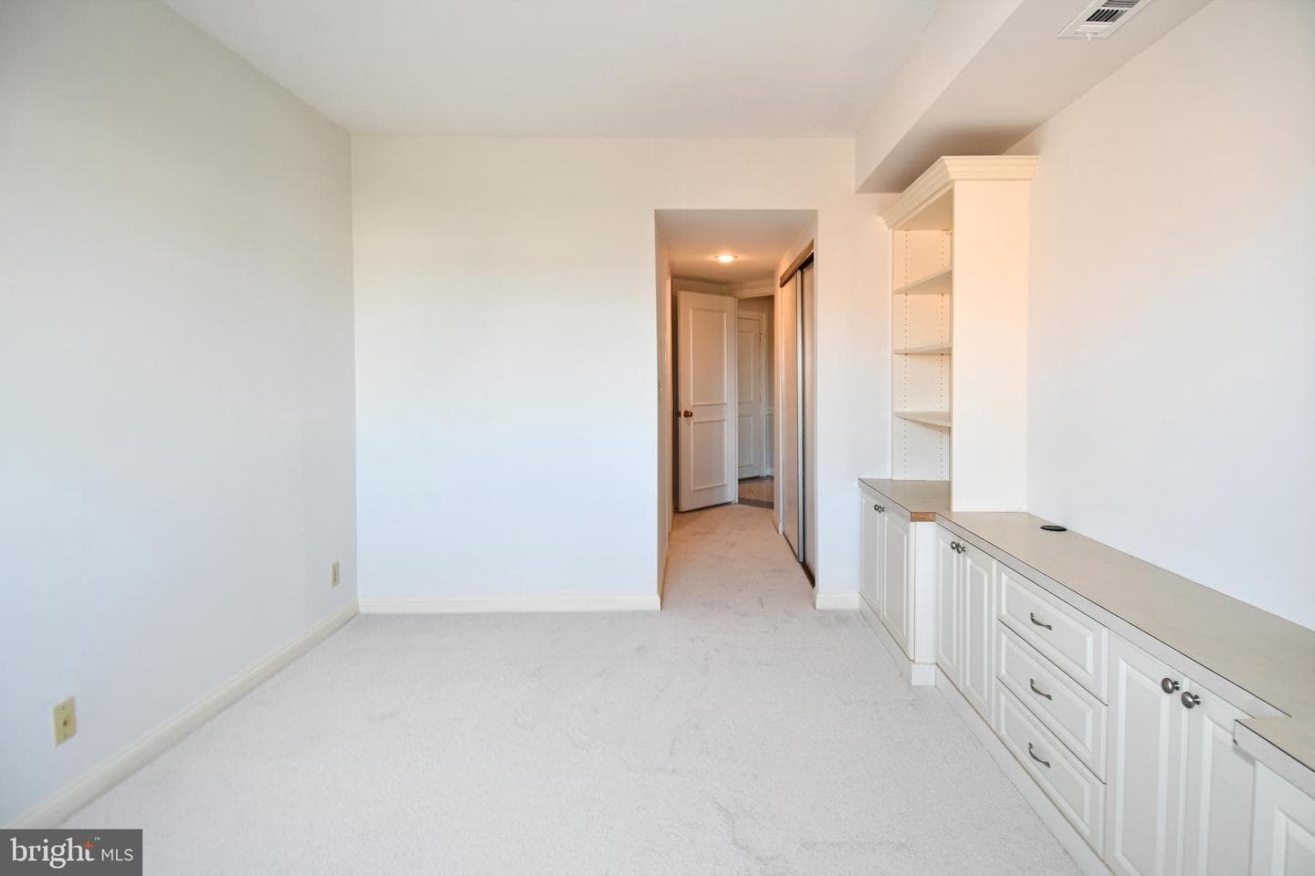 1250 S Washington Street #816 photo 28