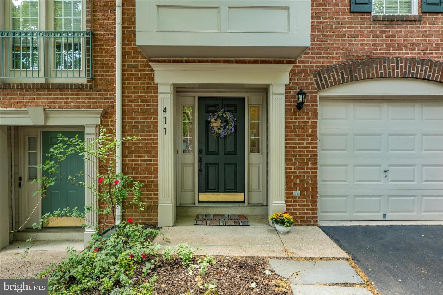 411 Ashford Ln
