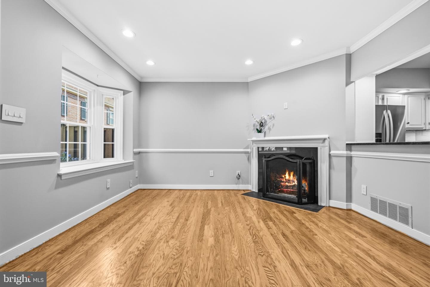 669 S Columbus Street photo 14