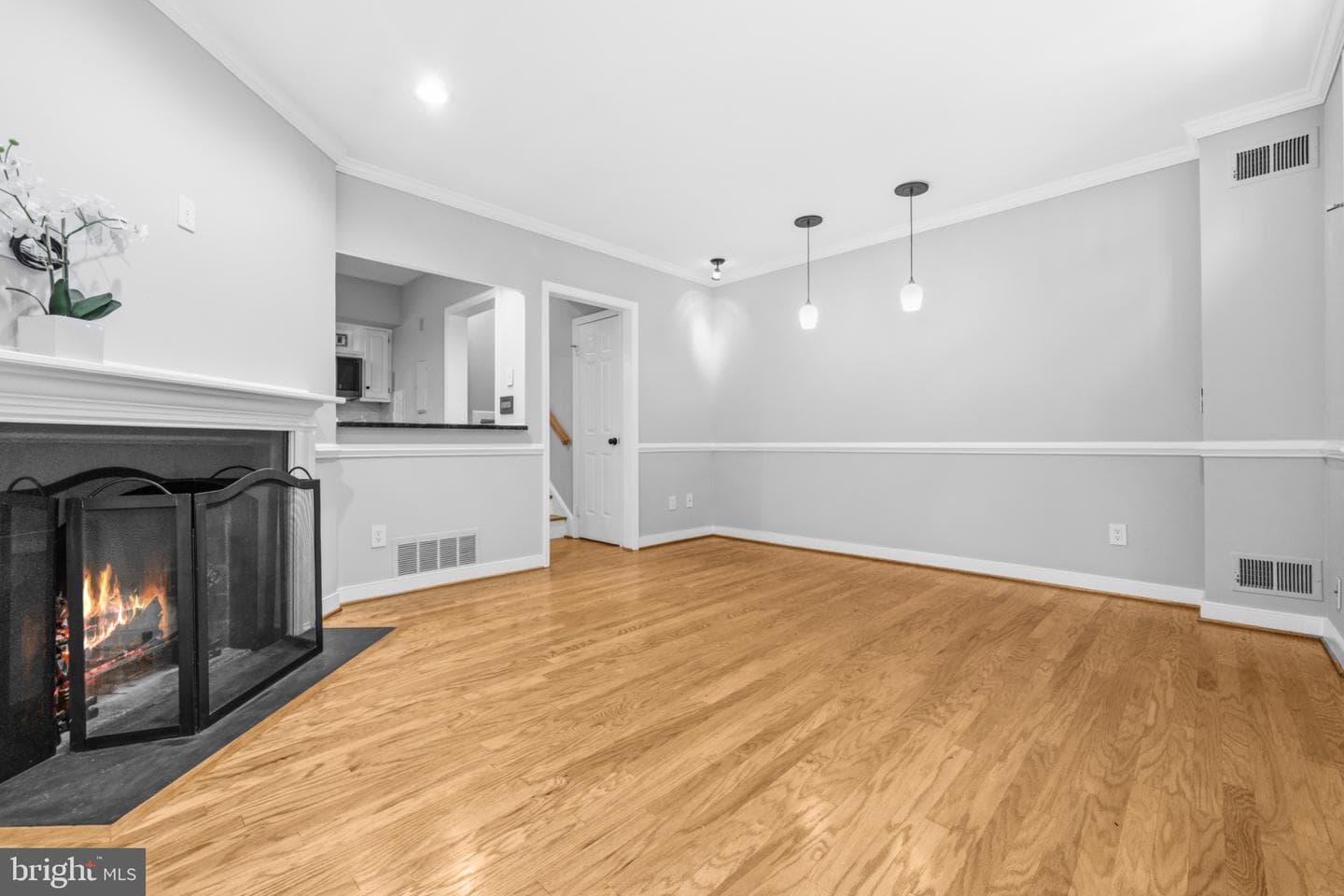 669 S Columbus Street photo 15
