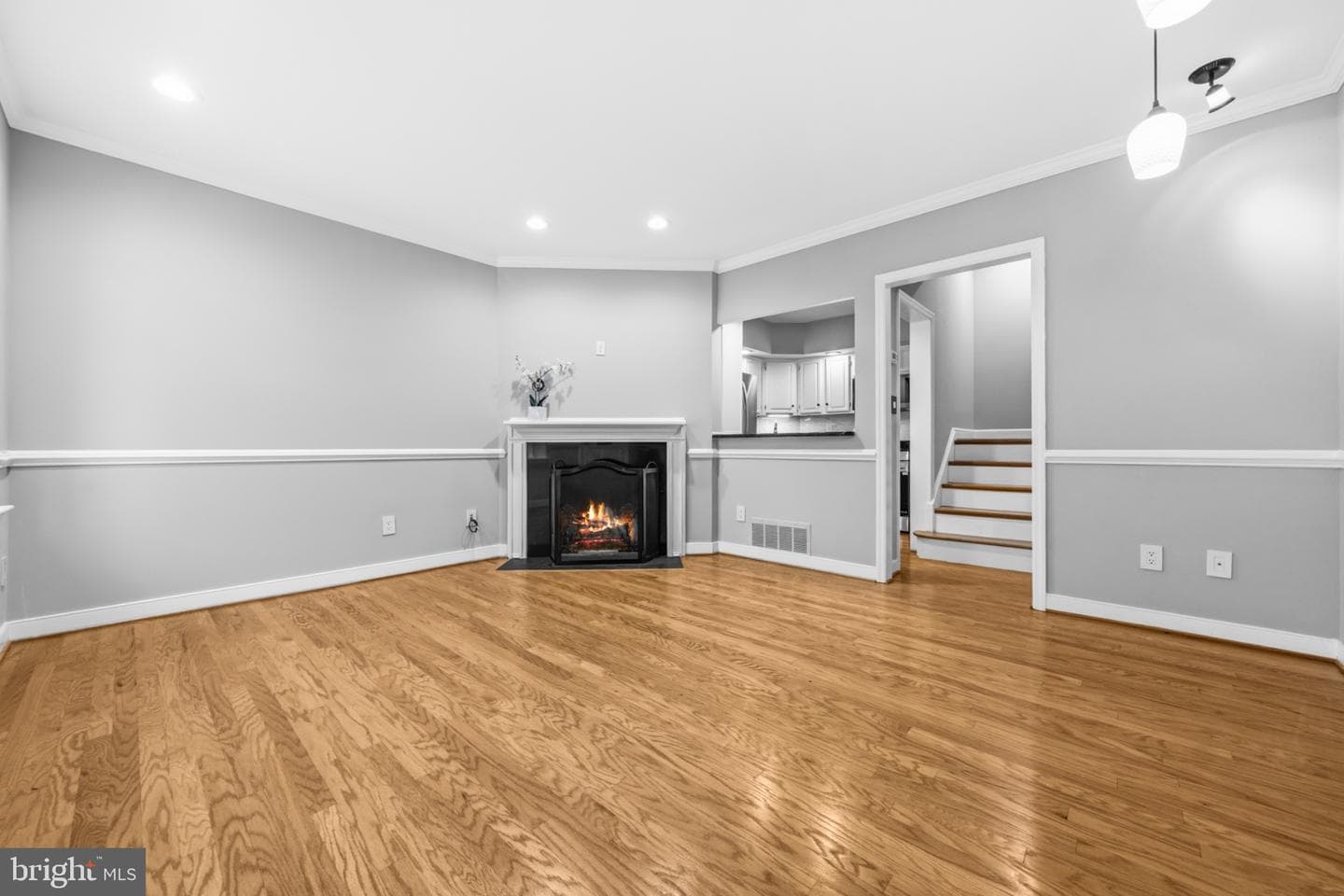 669 S Columbus Street photo 16