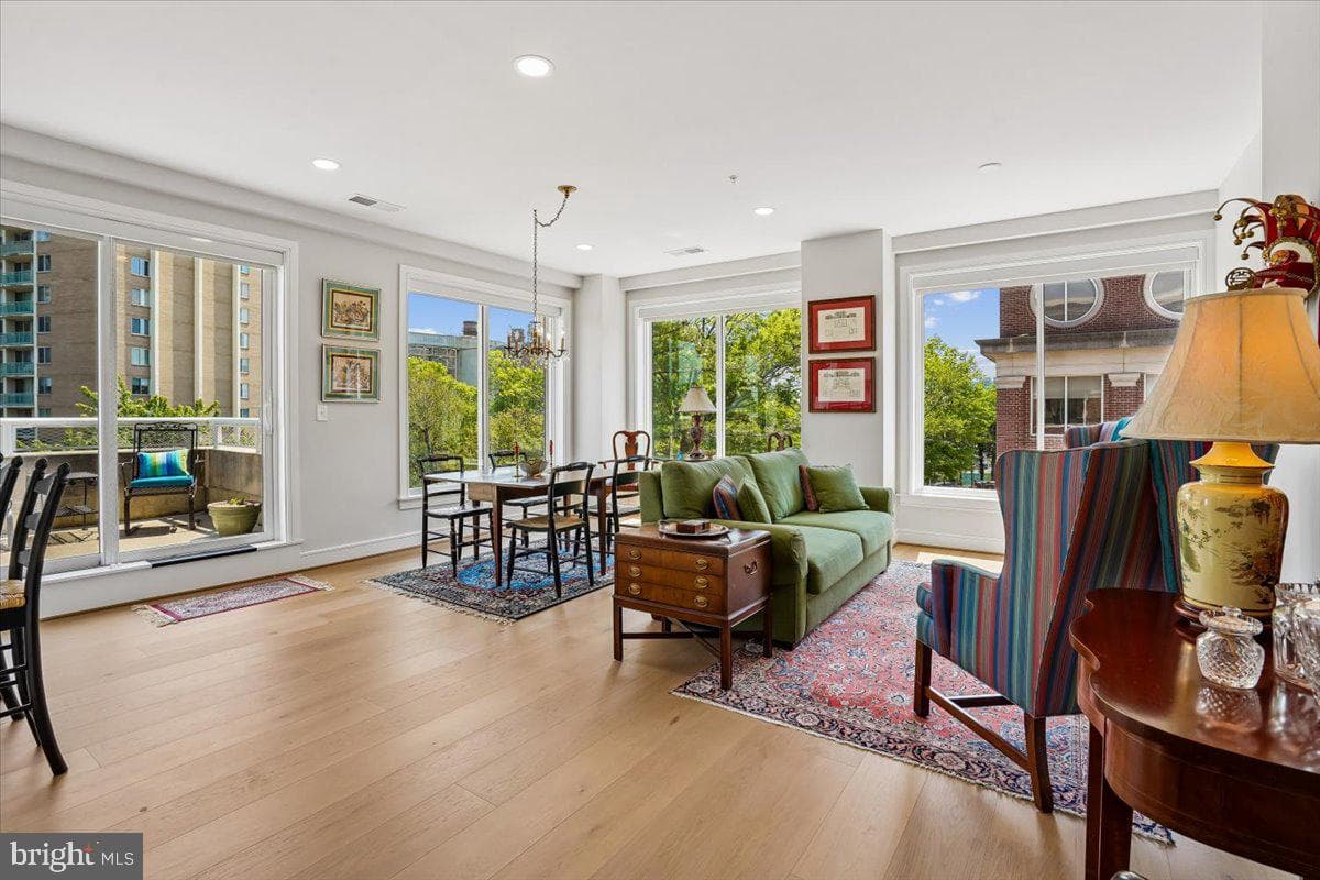 635 Slaters Lane #301 photo 3