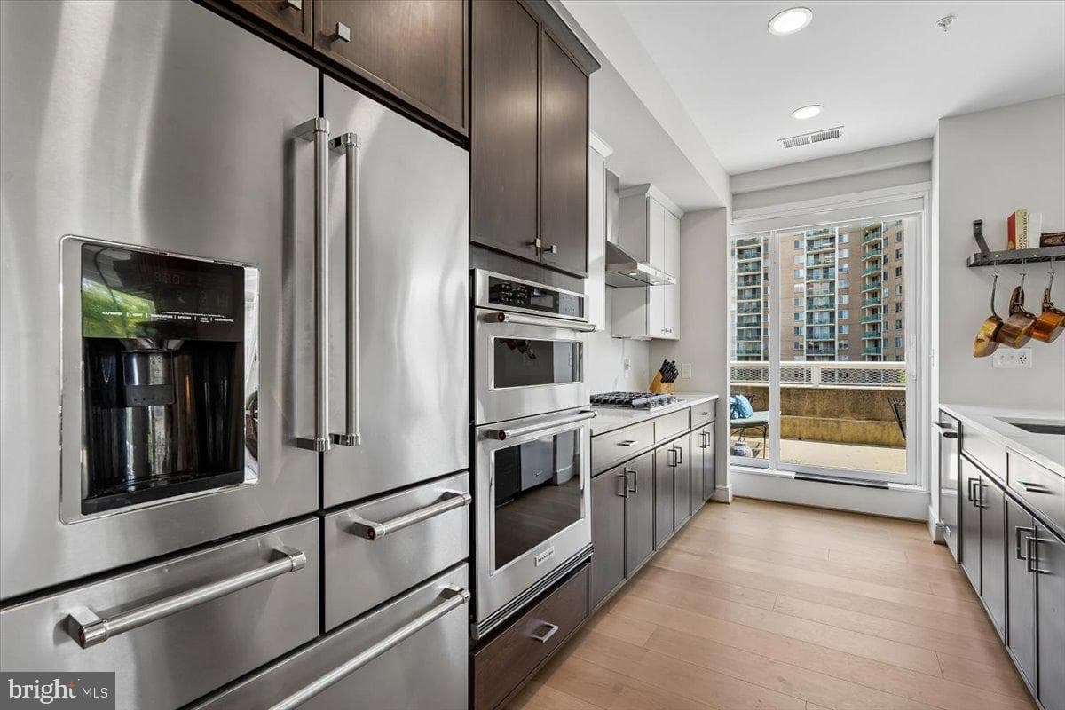 635 Slaters Lane #301 photo 7
