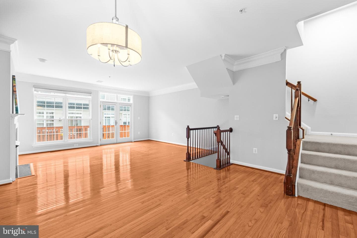120 Martin Lane photo 18