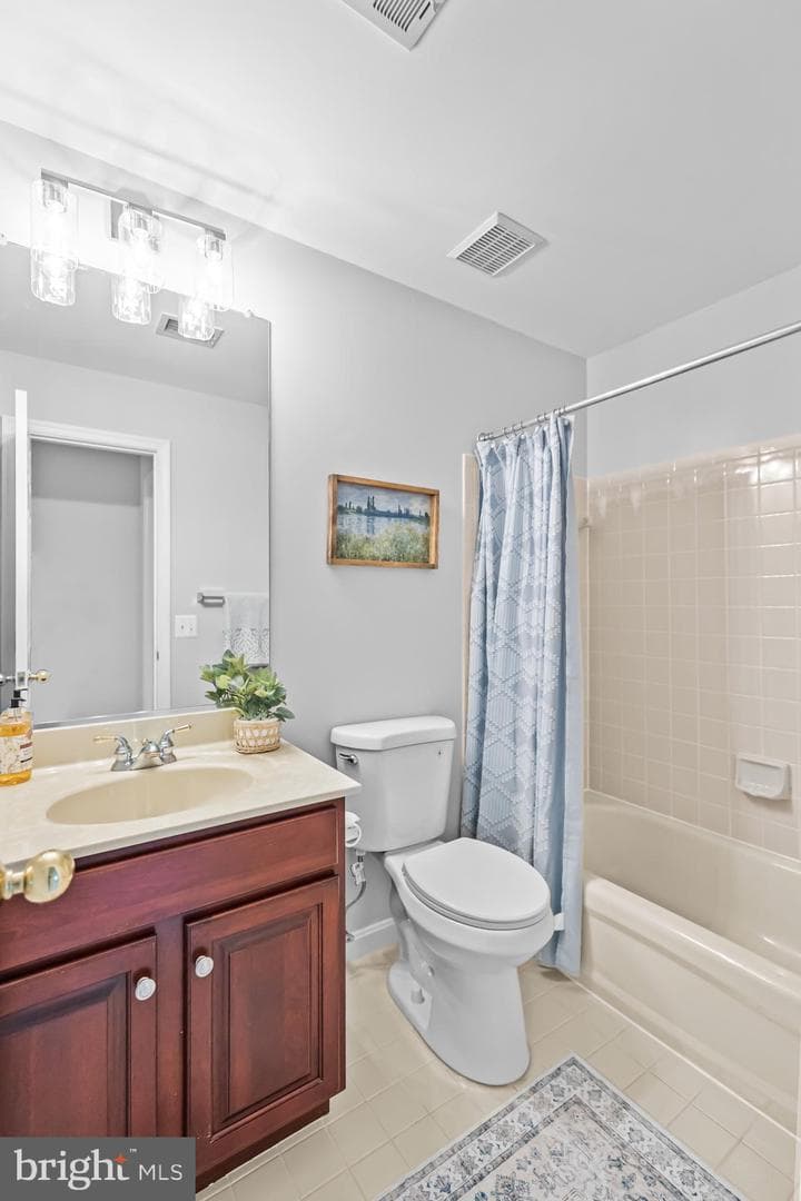 120 Martin Lane photo 44