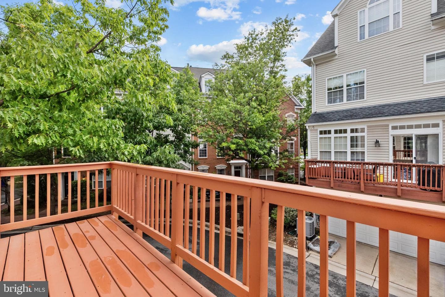 120 Martin Lane photo 52