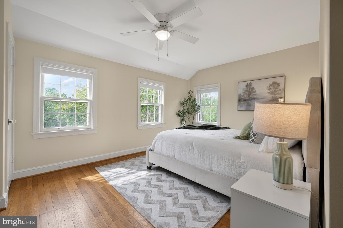 922 S Saint Asaph Street photo 33