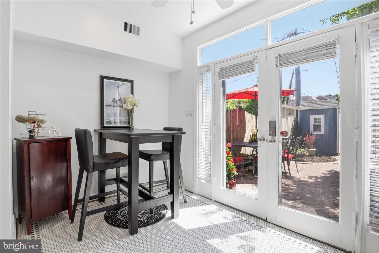 914 Pendleton Street photo 10