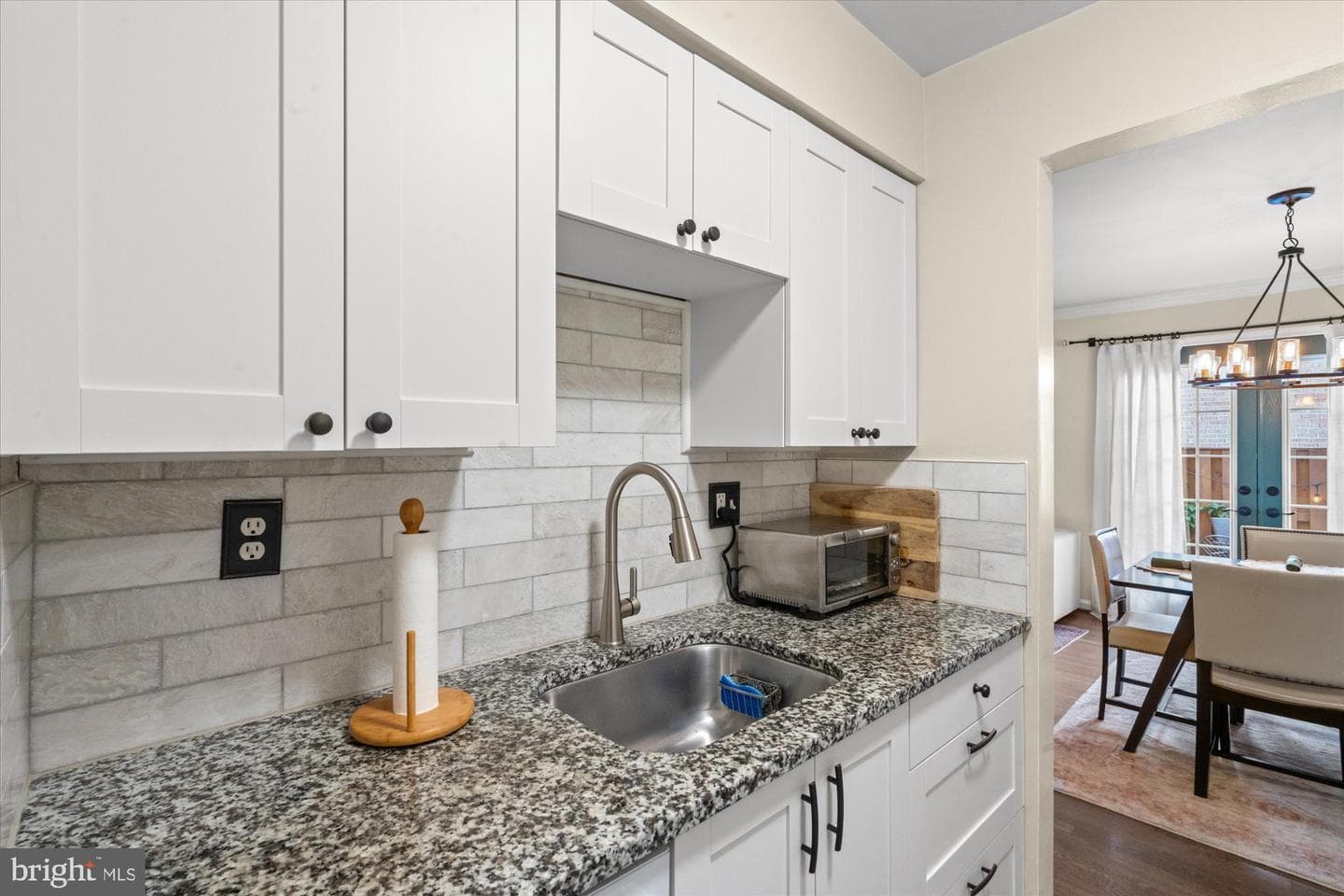 912 Bernard Street photo 10
