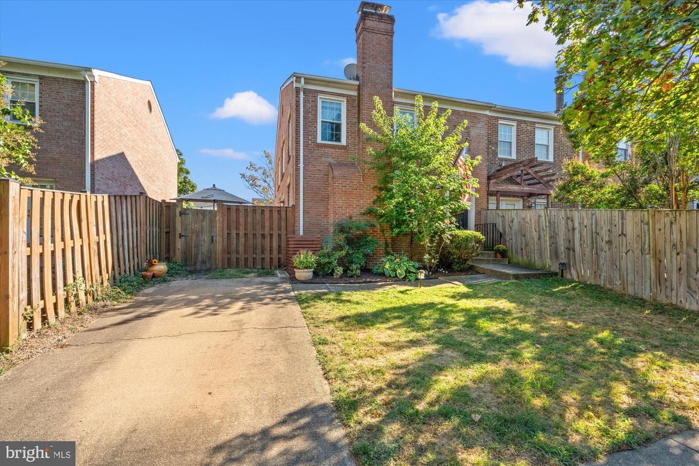 912 Bernard Street photo 2