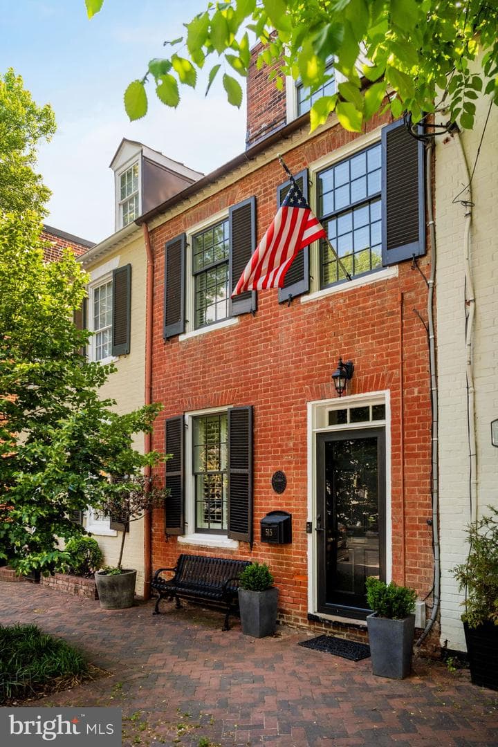 515 S Fairfax Street photo 3