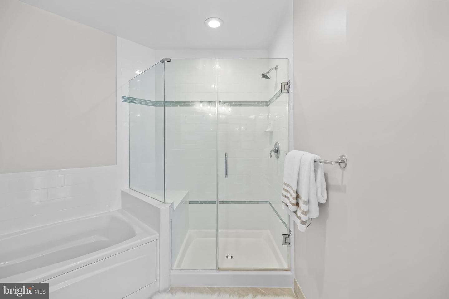 5071 Kilburn Street photo 35