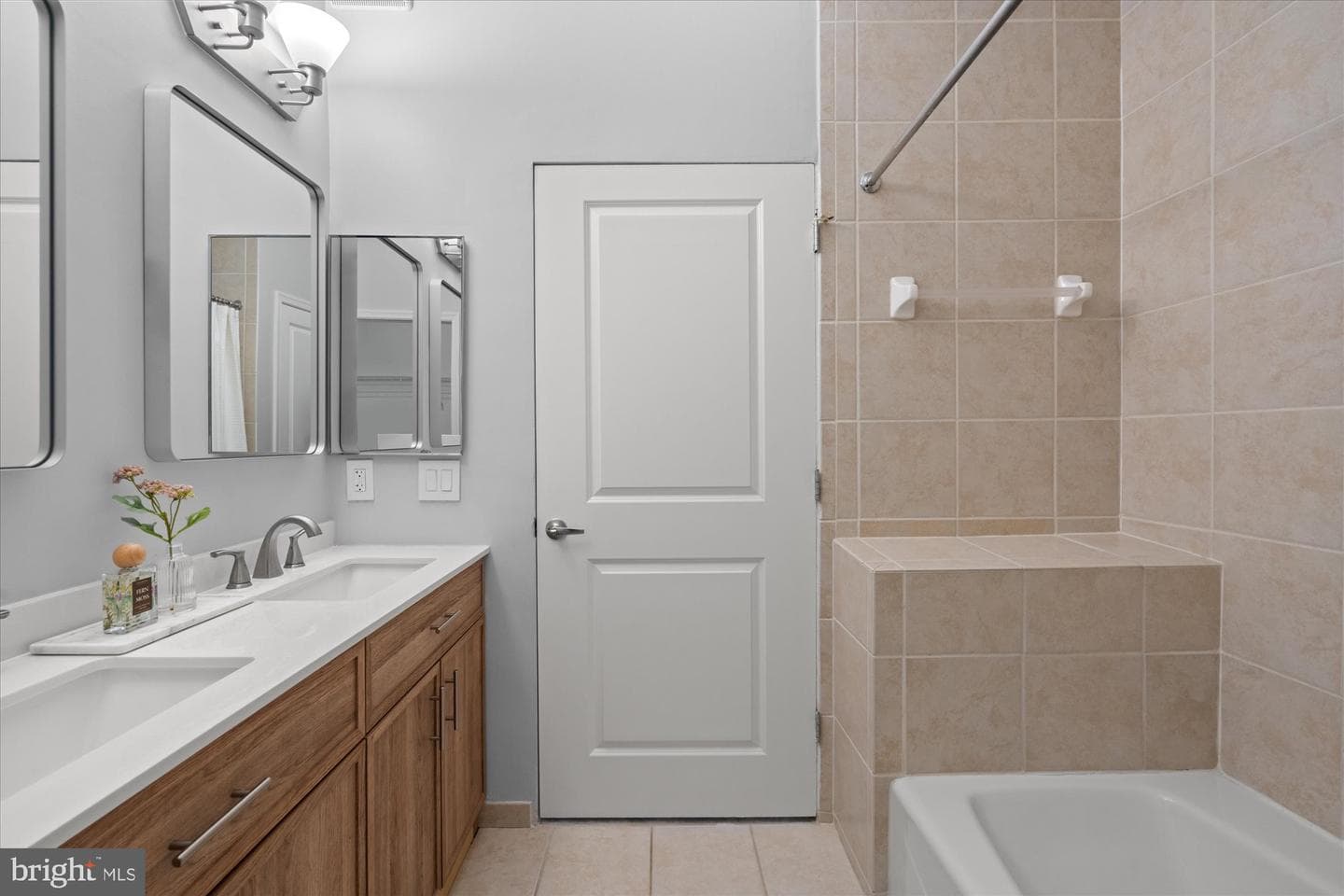 309 Holland Lane #320 photo 15