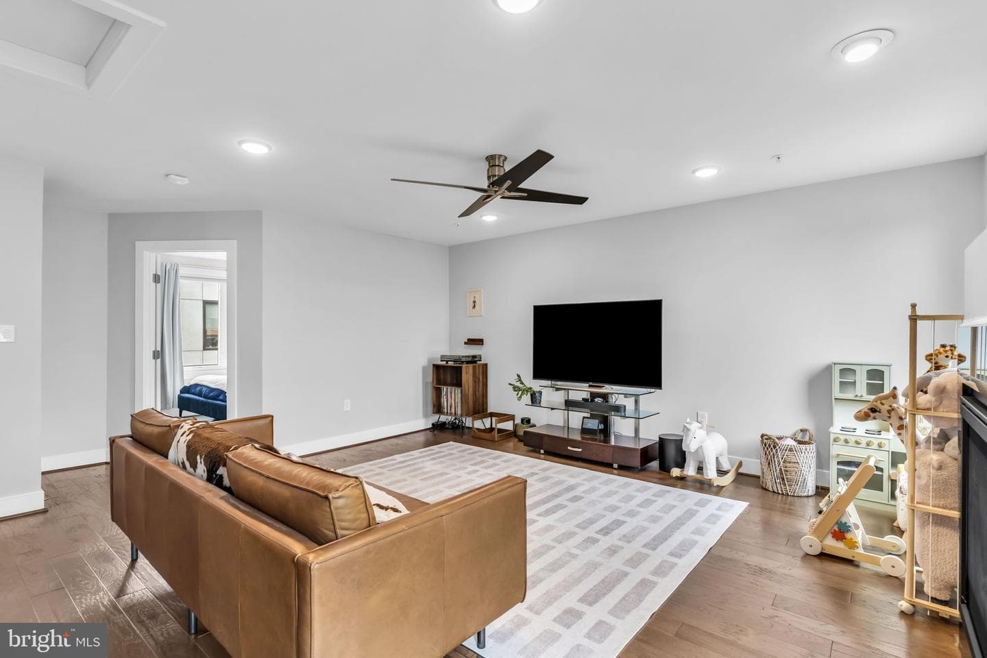 423 Nottoway Walk photo 13