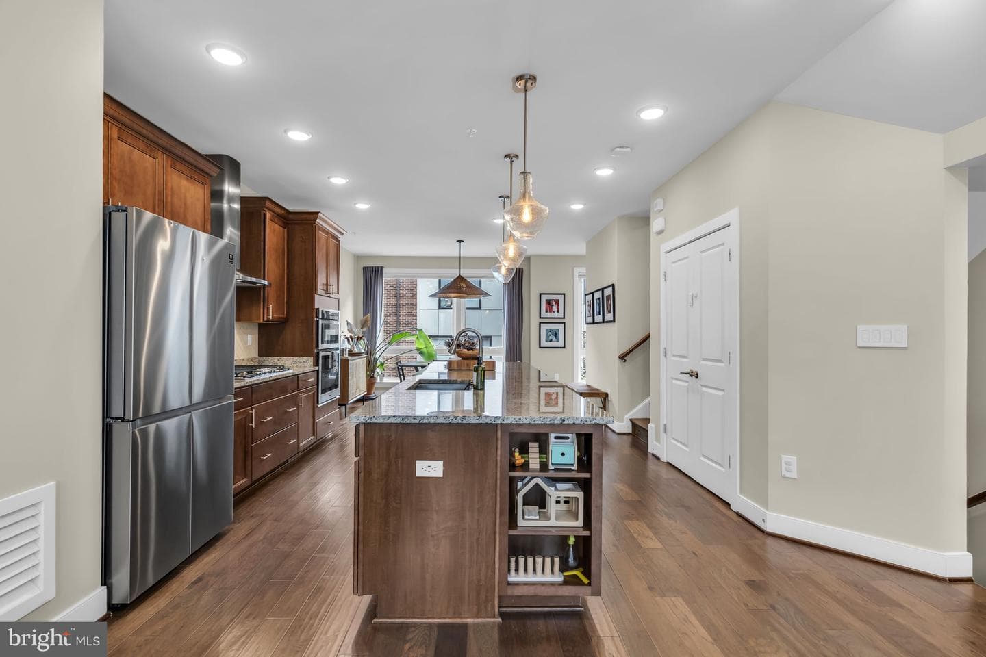423 Nottoway Walk photo 5
