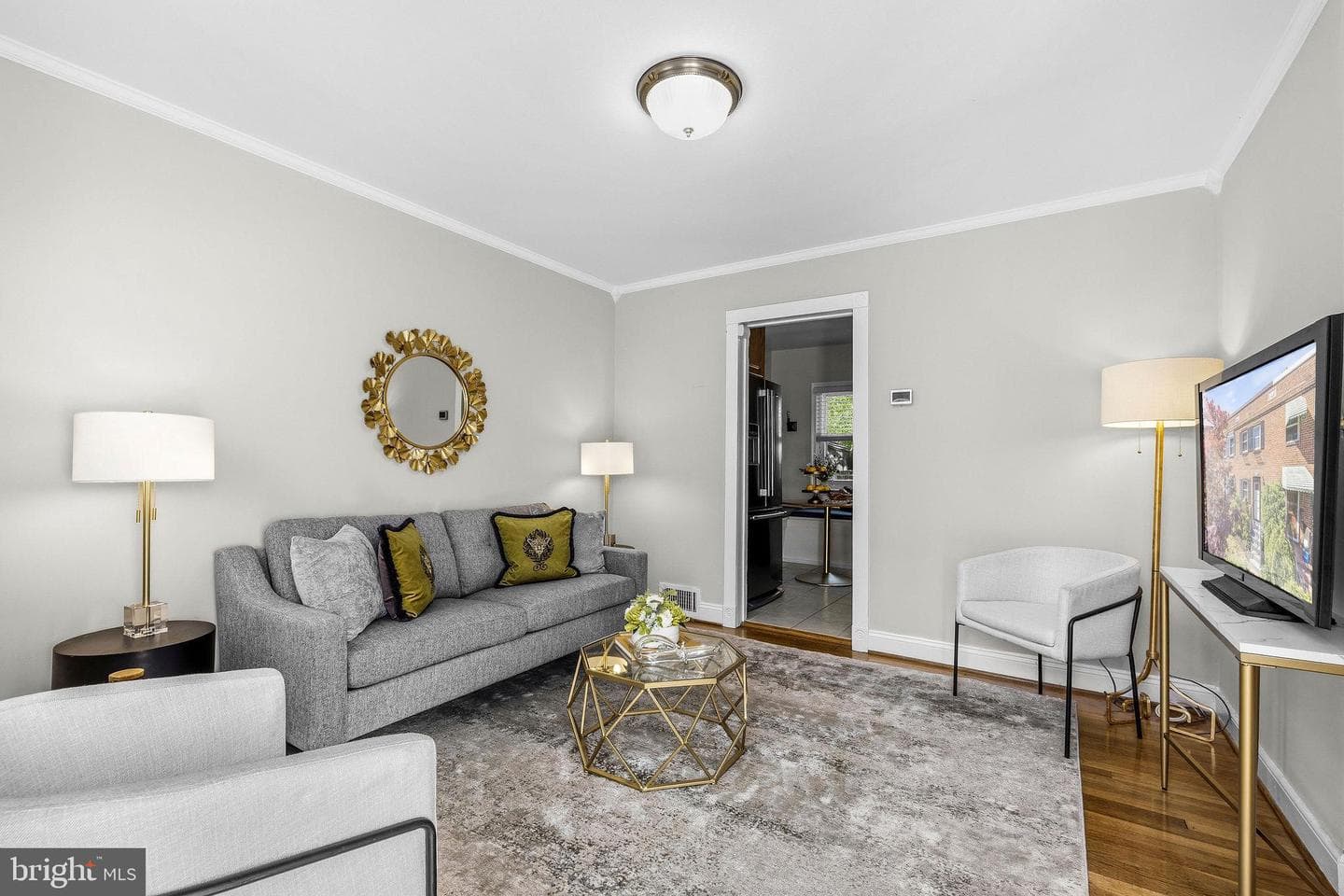 1735 Cameron Street photo 3