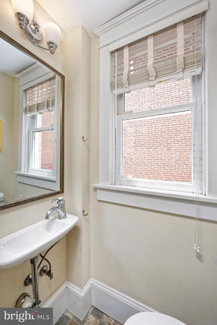 210 S Pitt Street photo 17