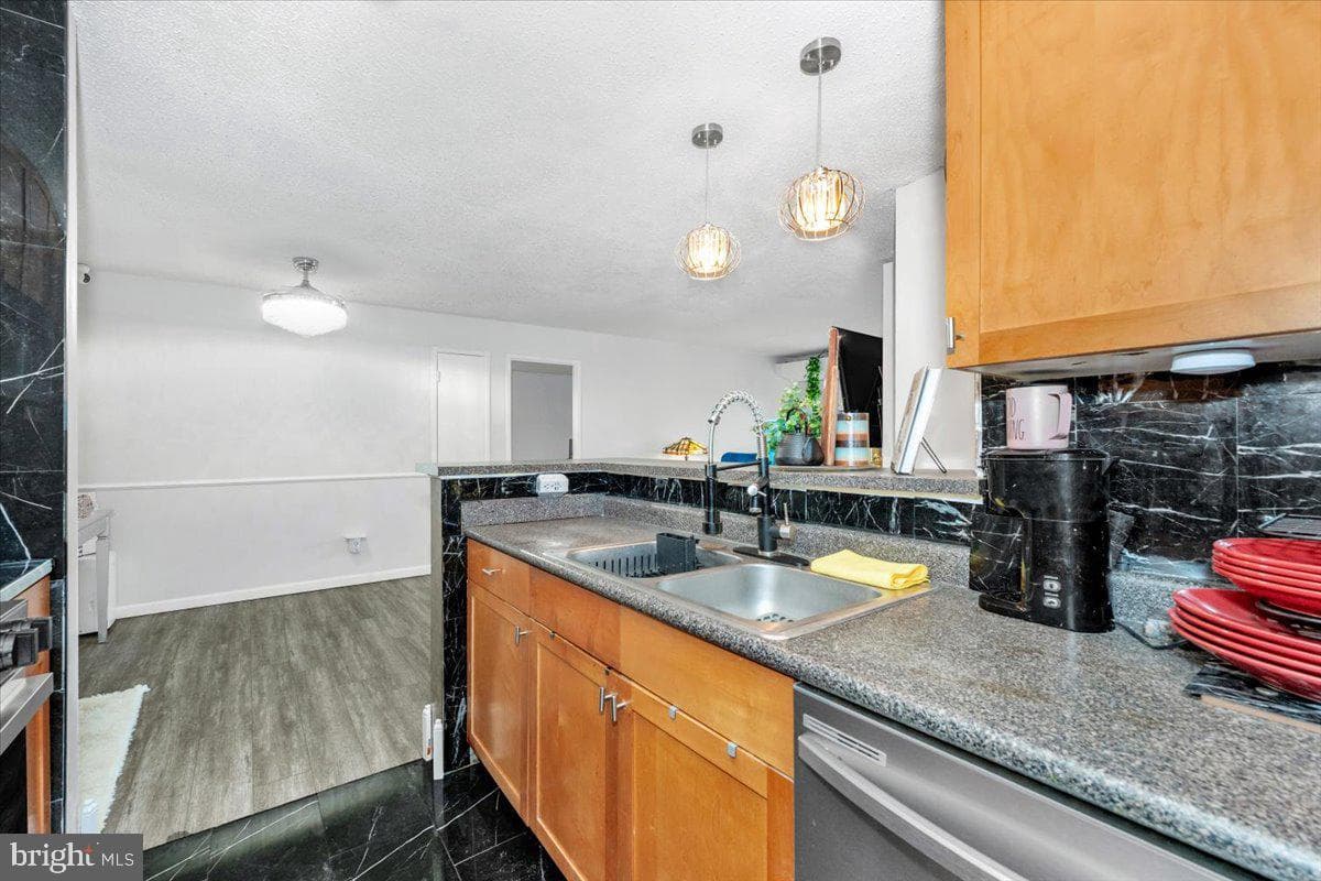 60 S Van Dorn St # 511 photo 23