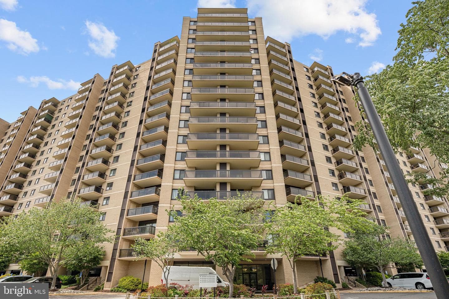 203 Yoakum Parkway #609 photo 2