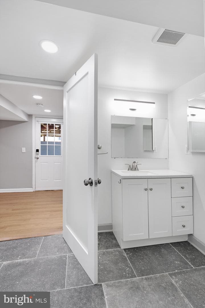 208 N Furman Street photo 39