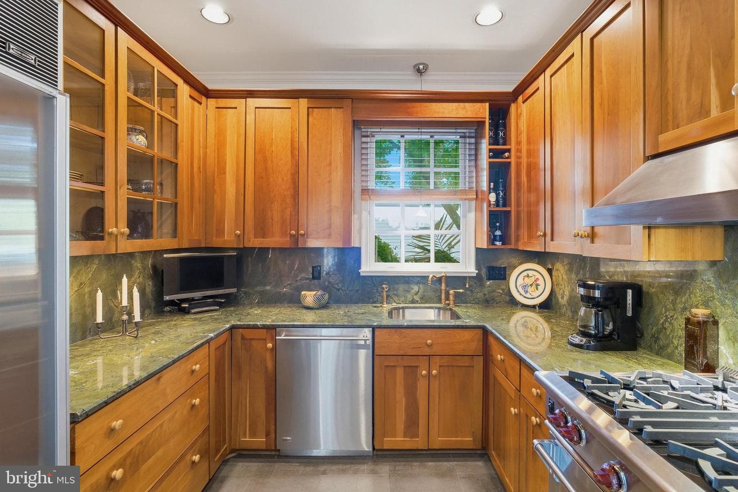 808 Oronoco Street photo 6