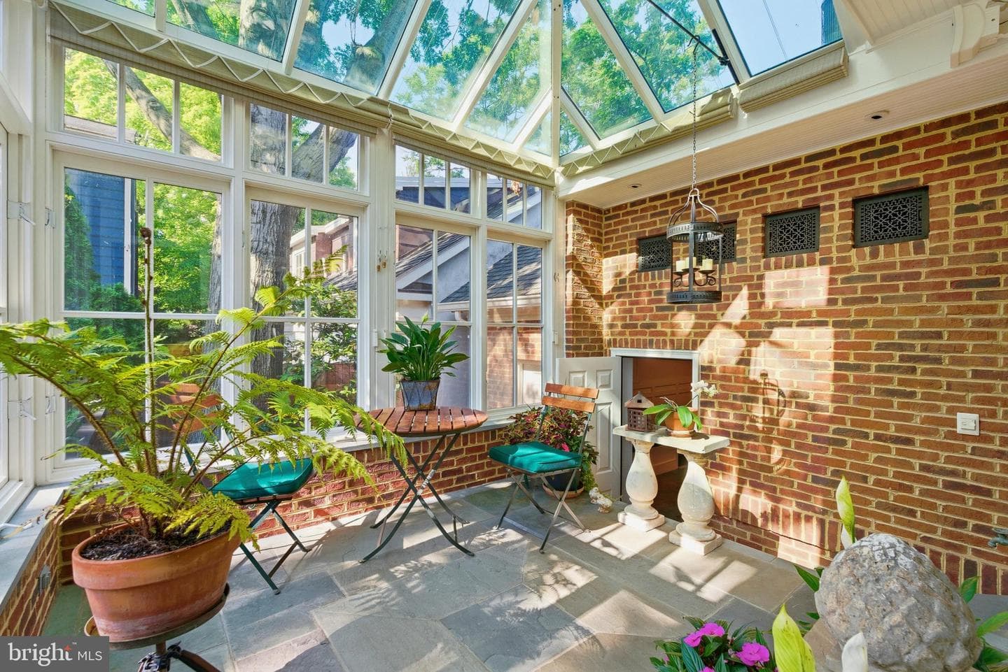 808 Oronoco Street photo 9