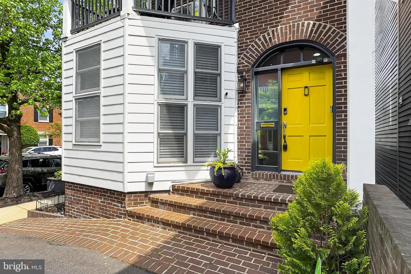 902 Oronoco Street photo 2