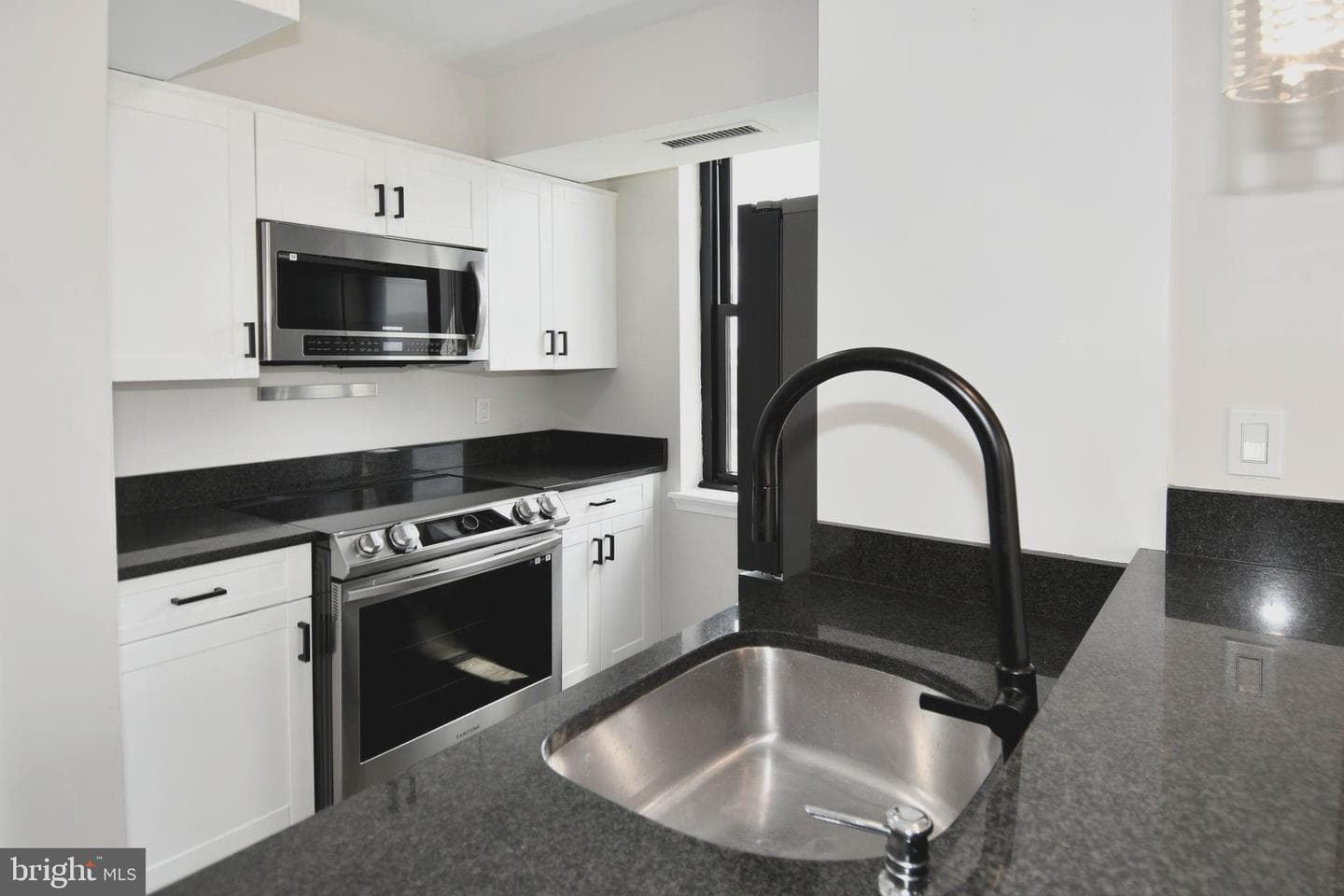 1200 Braddock Place #715 photo 9