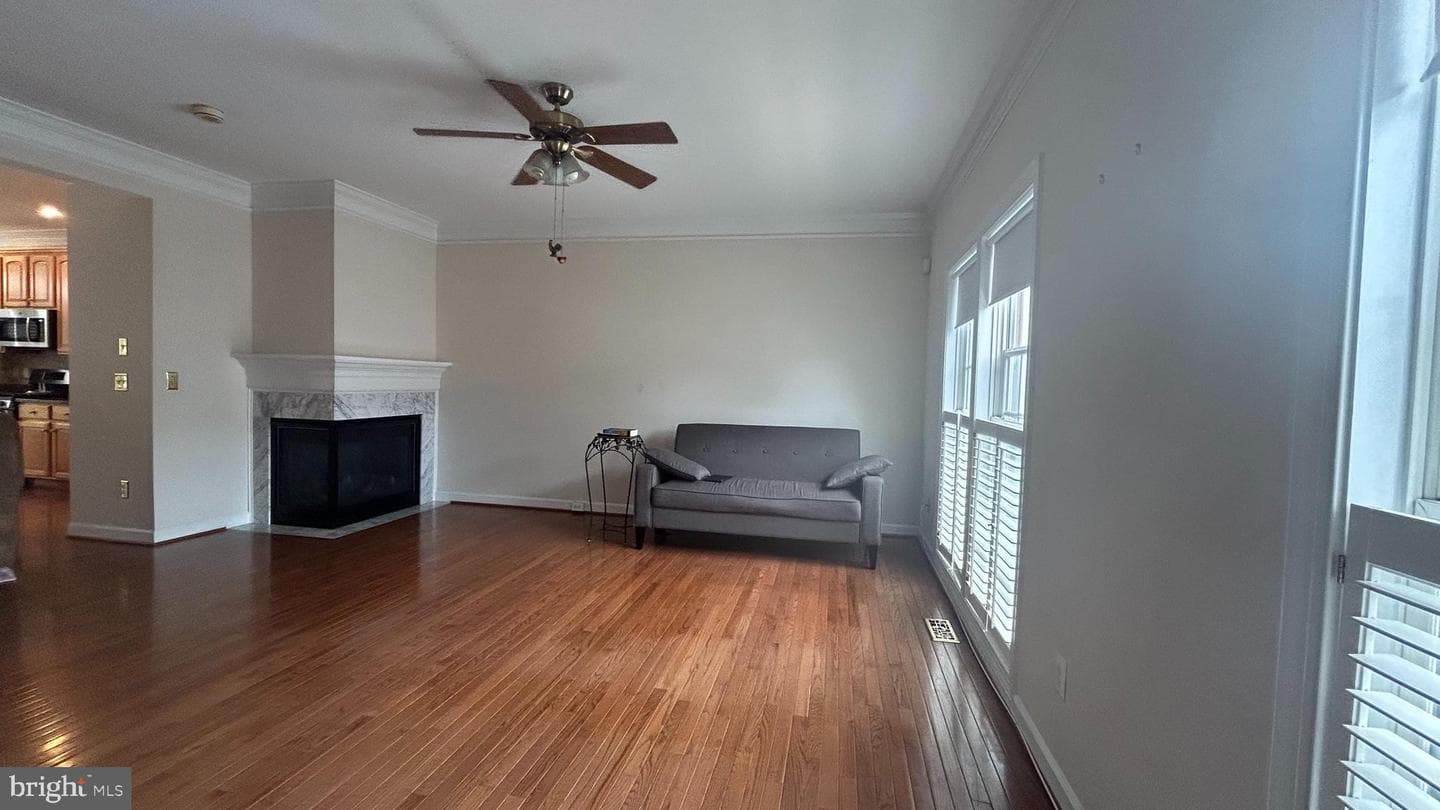 939 Harrison Circle photo 3