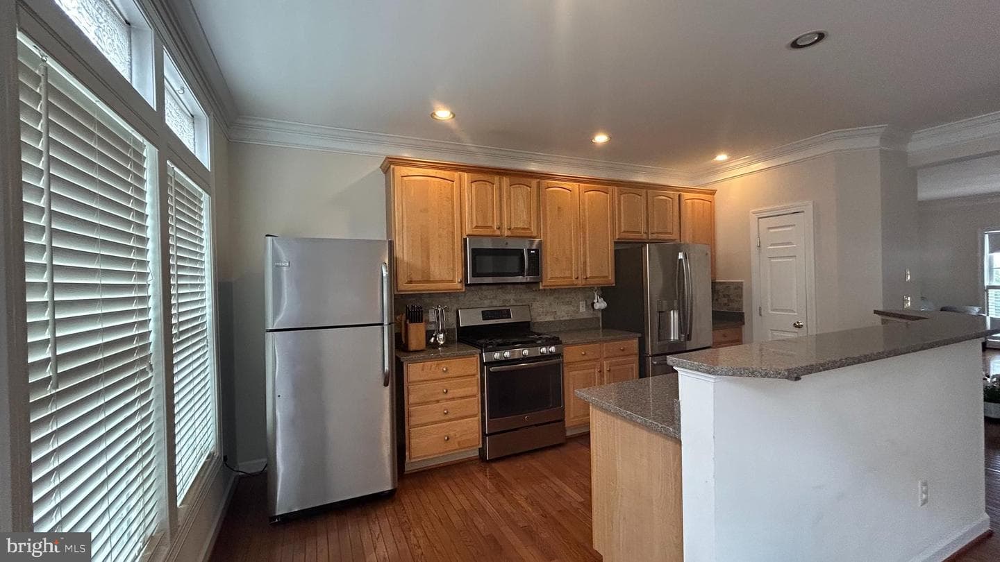 939 Harrison Circle photo 9