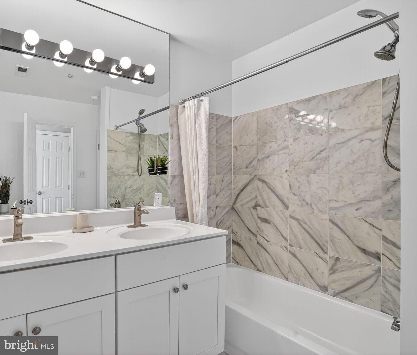 3292 Mount Vernon Avenue photo 15