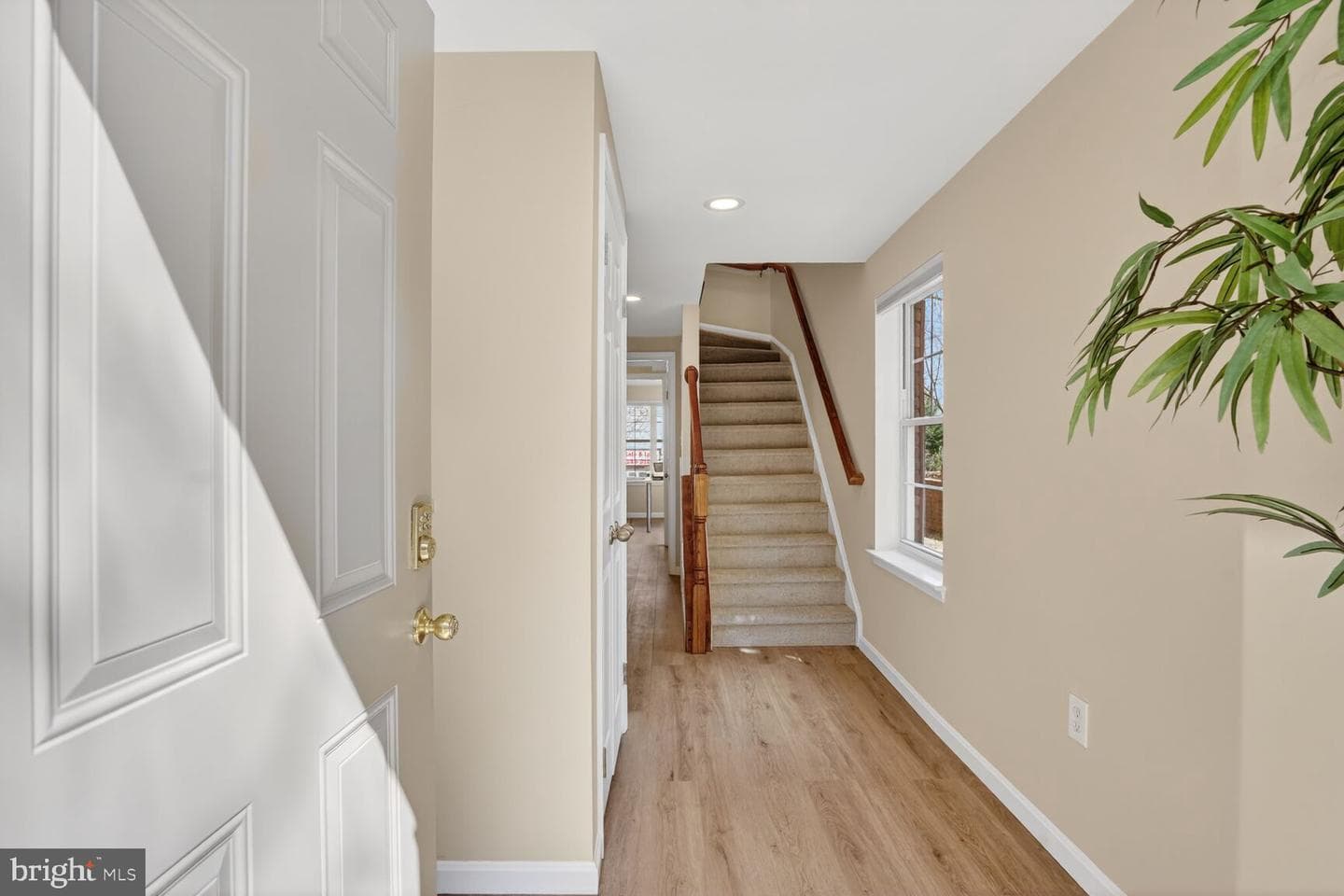 3292 Mount Vernon Avenue photo 3