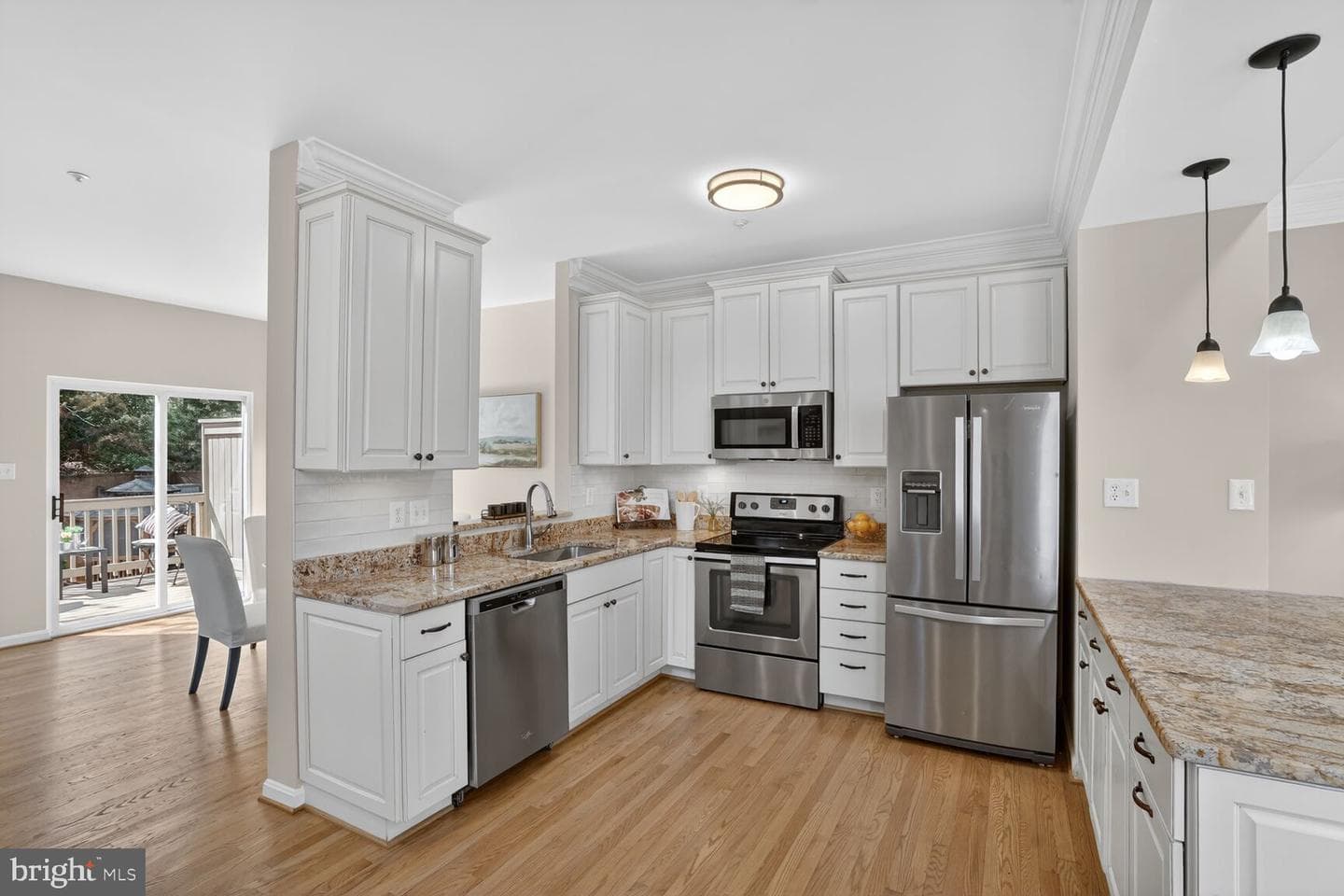 3292 Mount Vernon Avenue photo 8