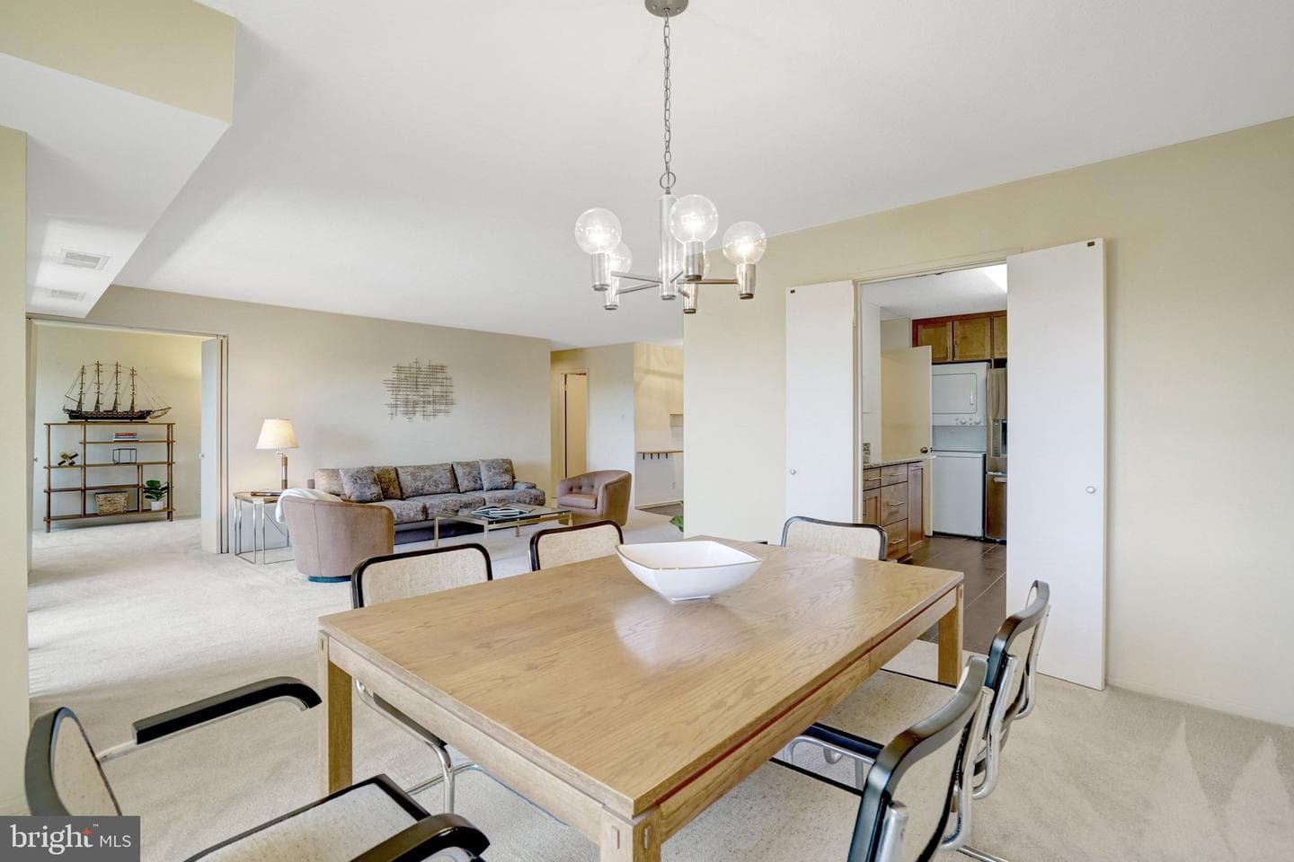 309 Yoakum Pkwy # 1105 photo 3