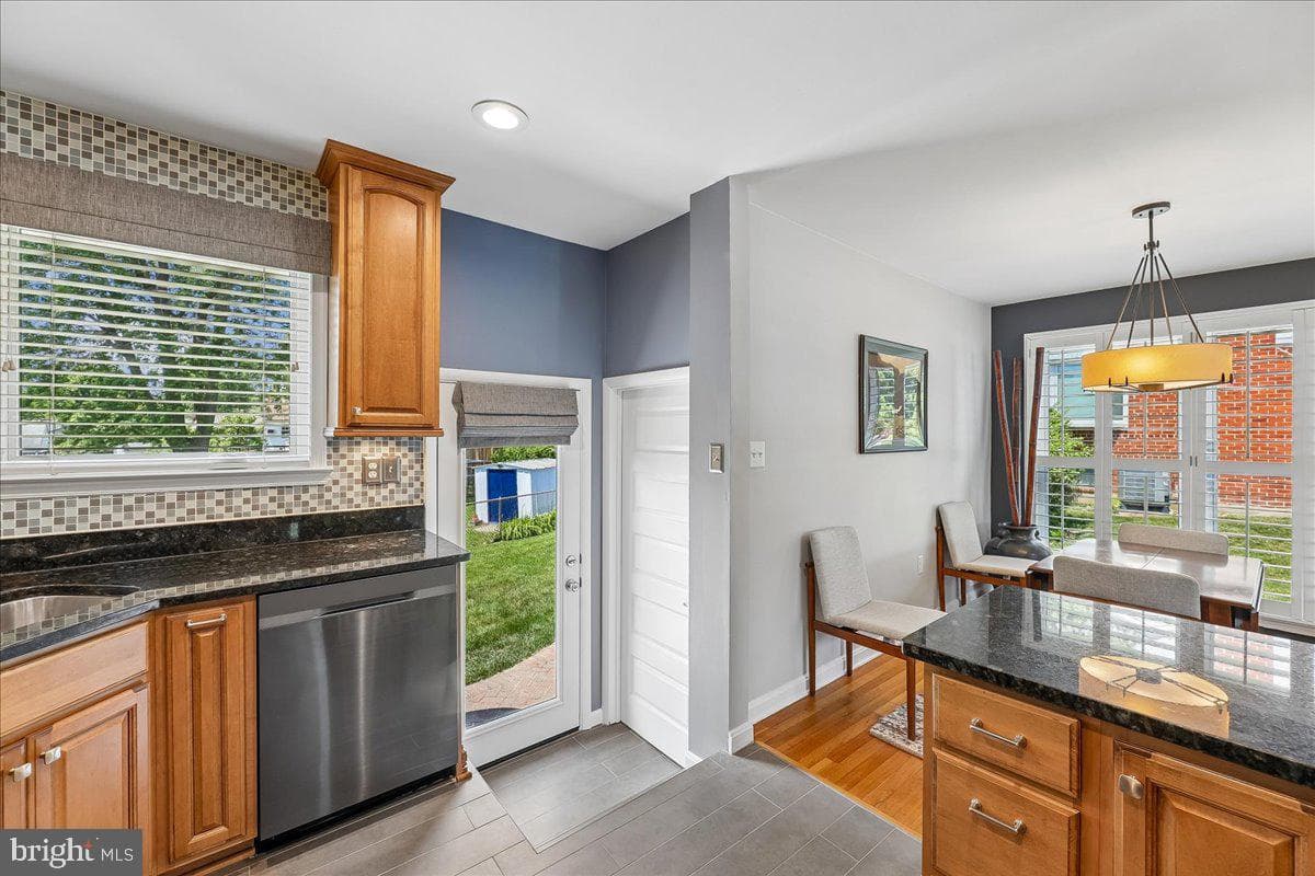 500 N Naylor Street N photo 12