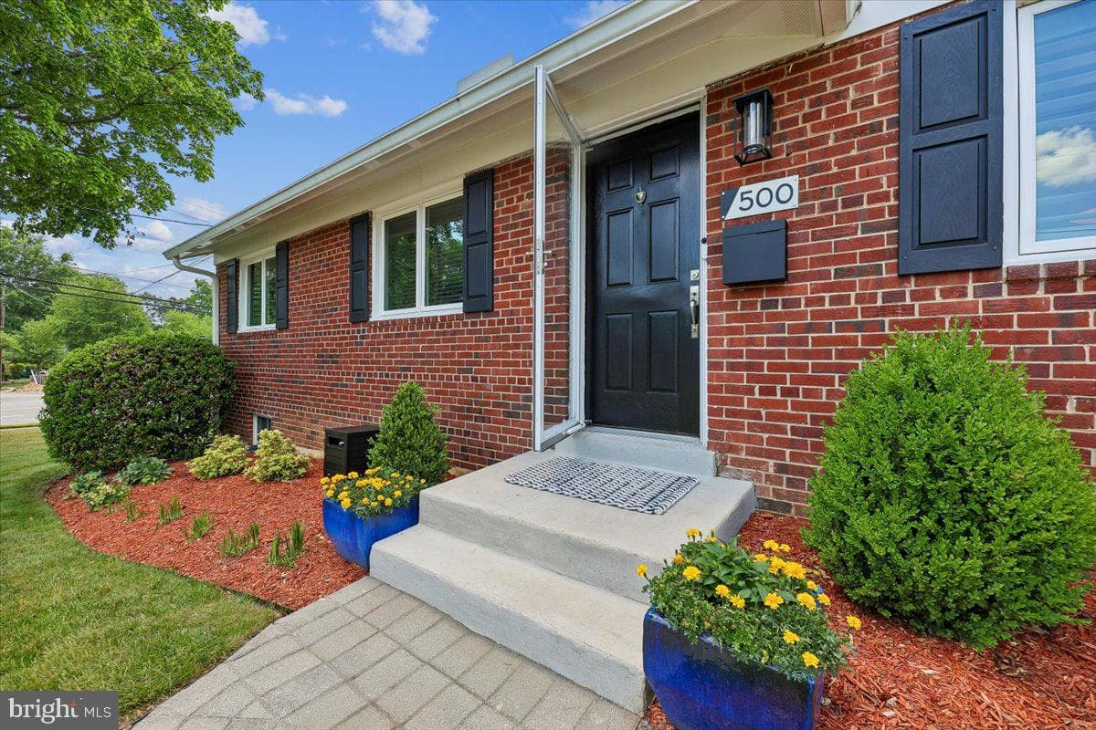 500 N Naylor Street N photo 3
