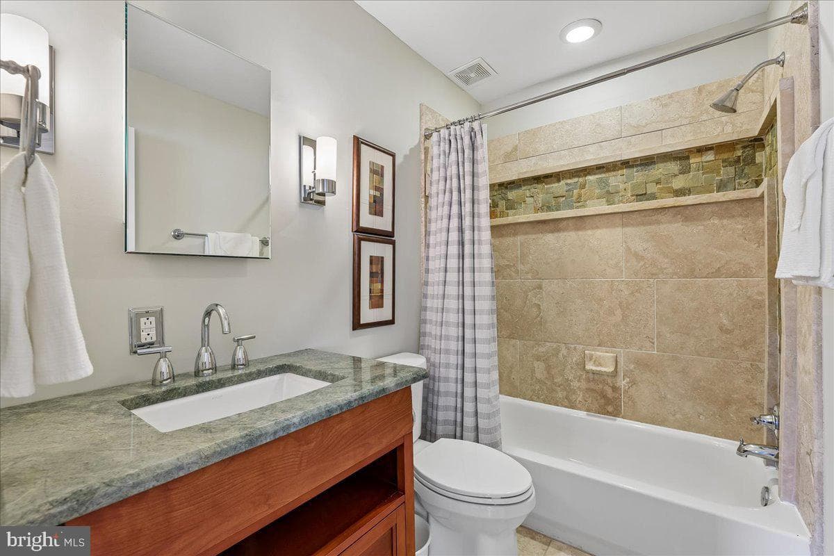 500 N Naylor Street N photo 30