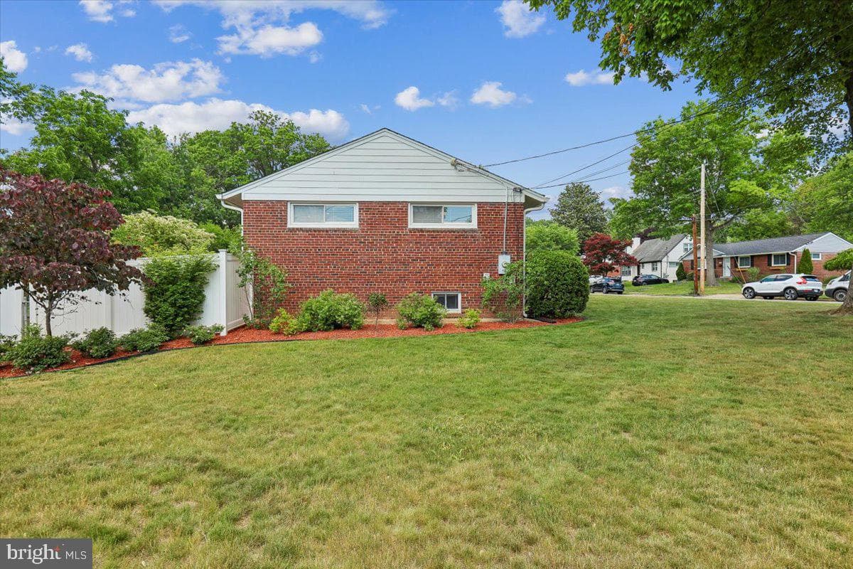 500 N Naylor Street N photo 34