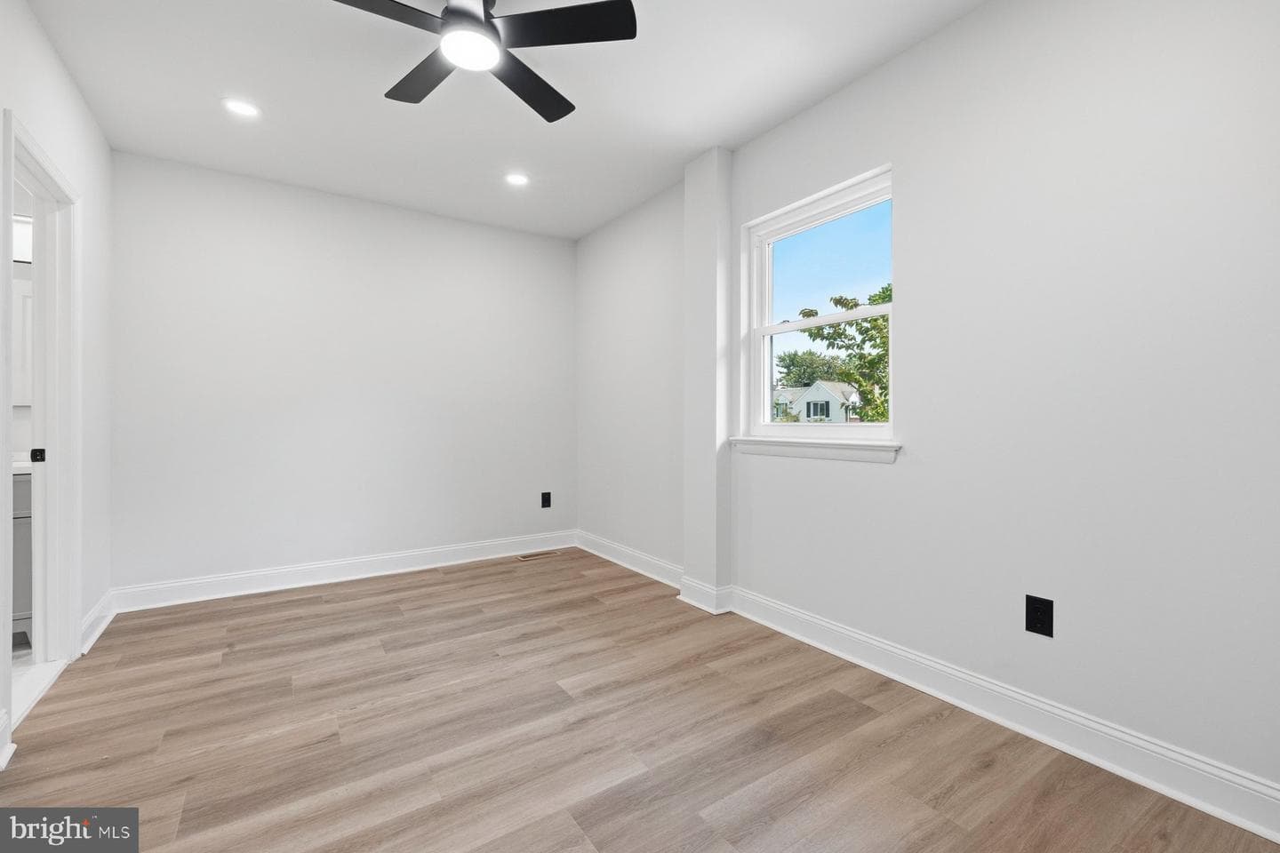1004 Colonial Avenue photo 24