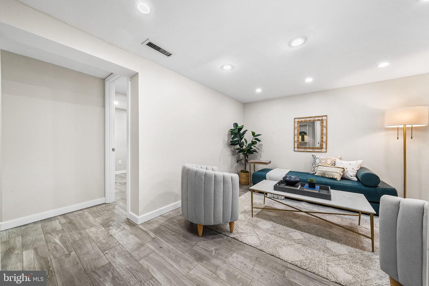 10 E Linden Street photo 30