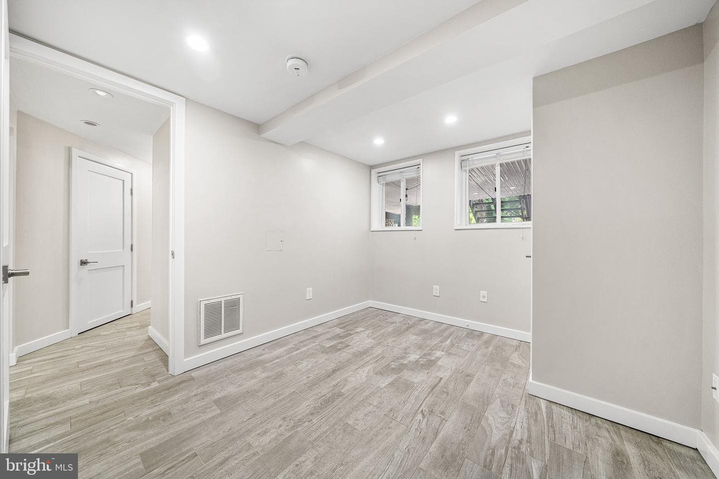 10 E Linden Street photo 32