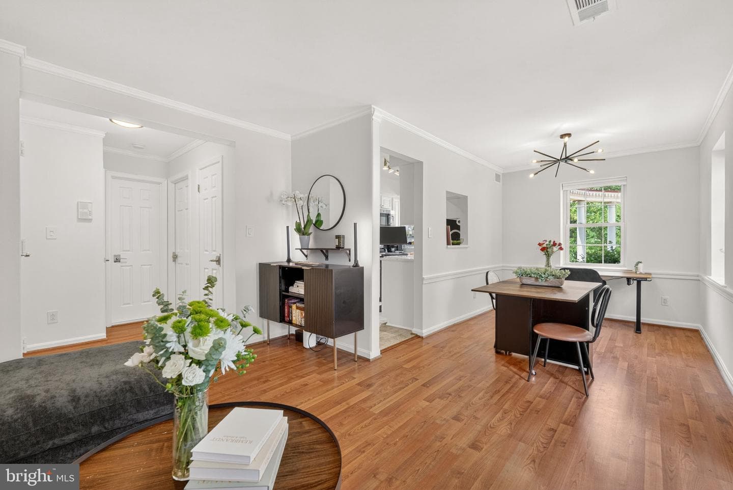 1301 E Abingdon Dr # 1 photo 2