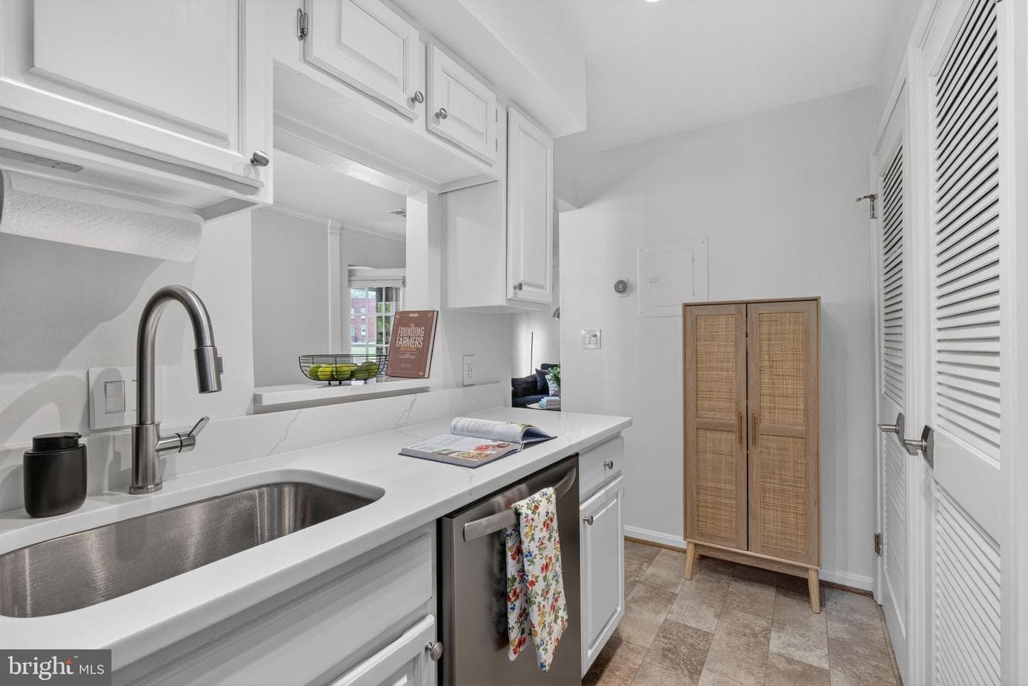 1301 E Abingdon Dr # 1 photo 3