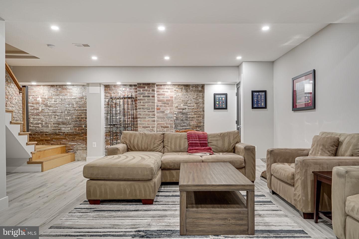 1015 Duke Street photo 40
