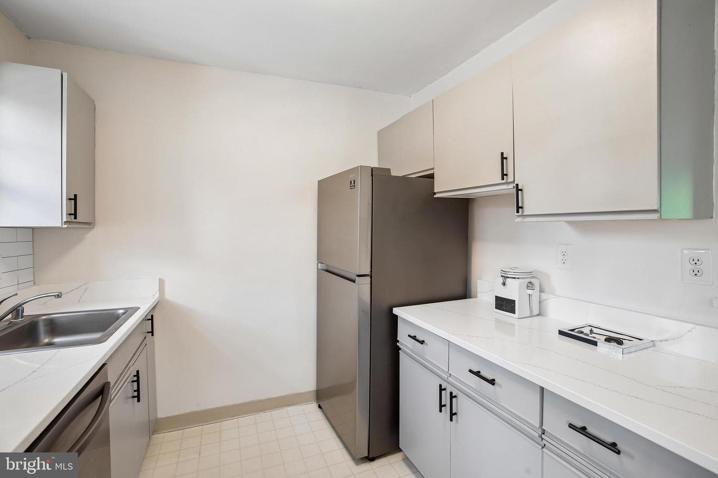 1702 W Abingdon Dr # 201 photo 14