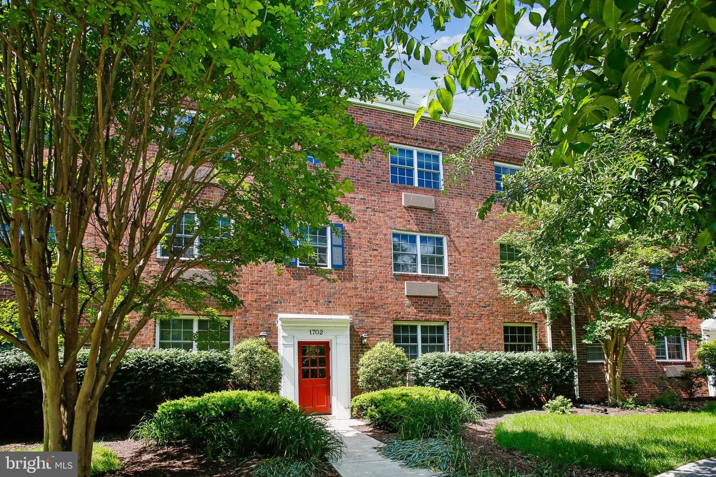 1702 W Abingdon Dr # 201 photo 29
