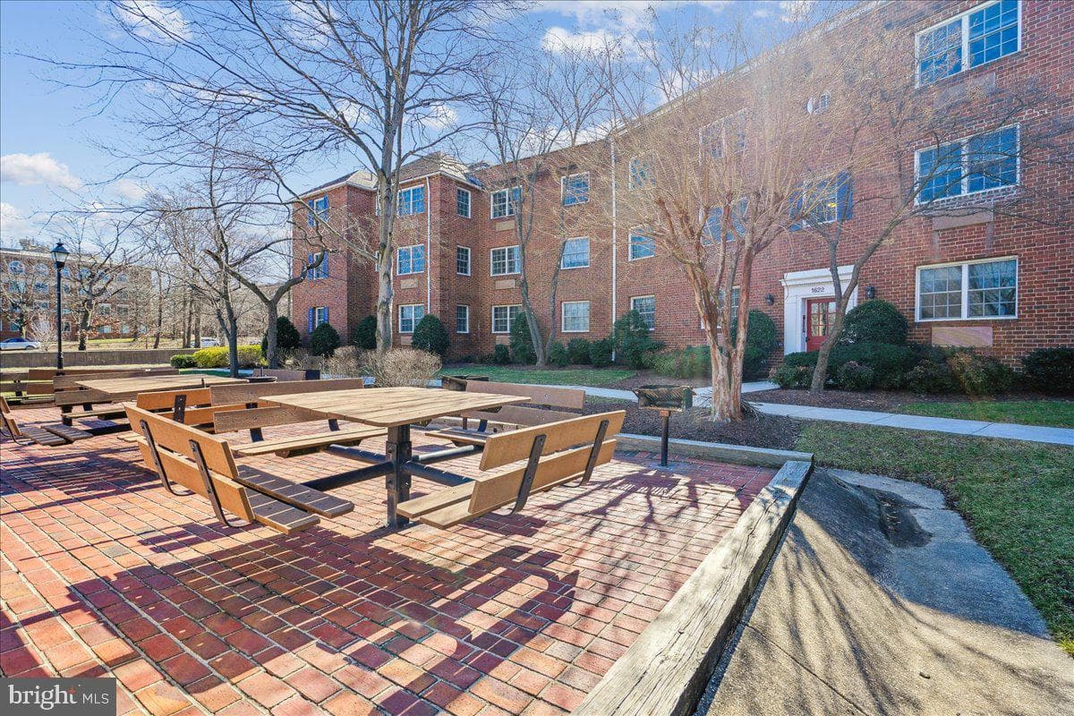 1702 W Abingdon Dr # 201 photo 39