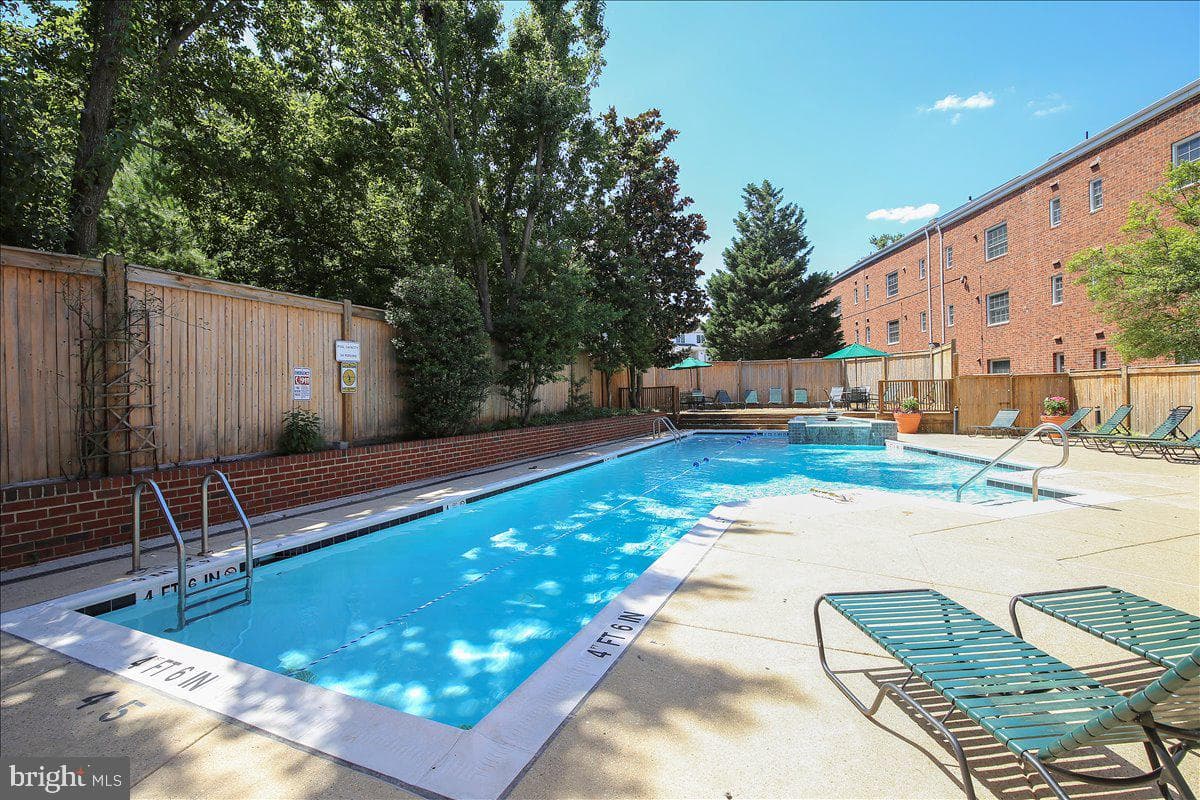 1702 W Abingdon Dr # 201 photo 42