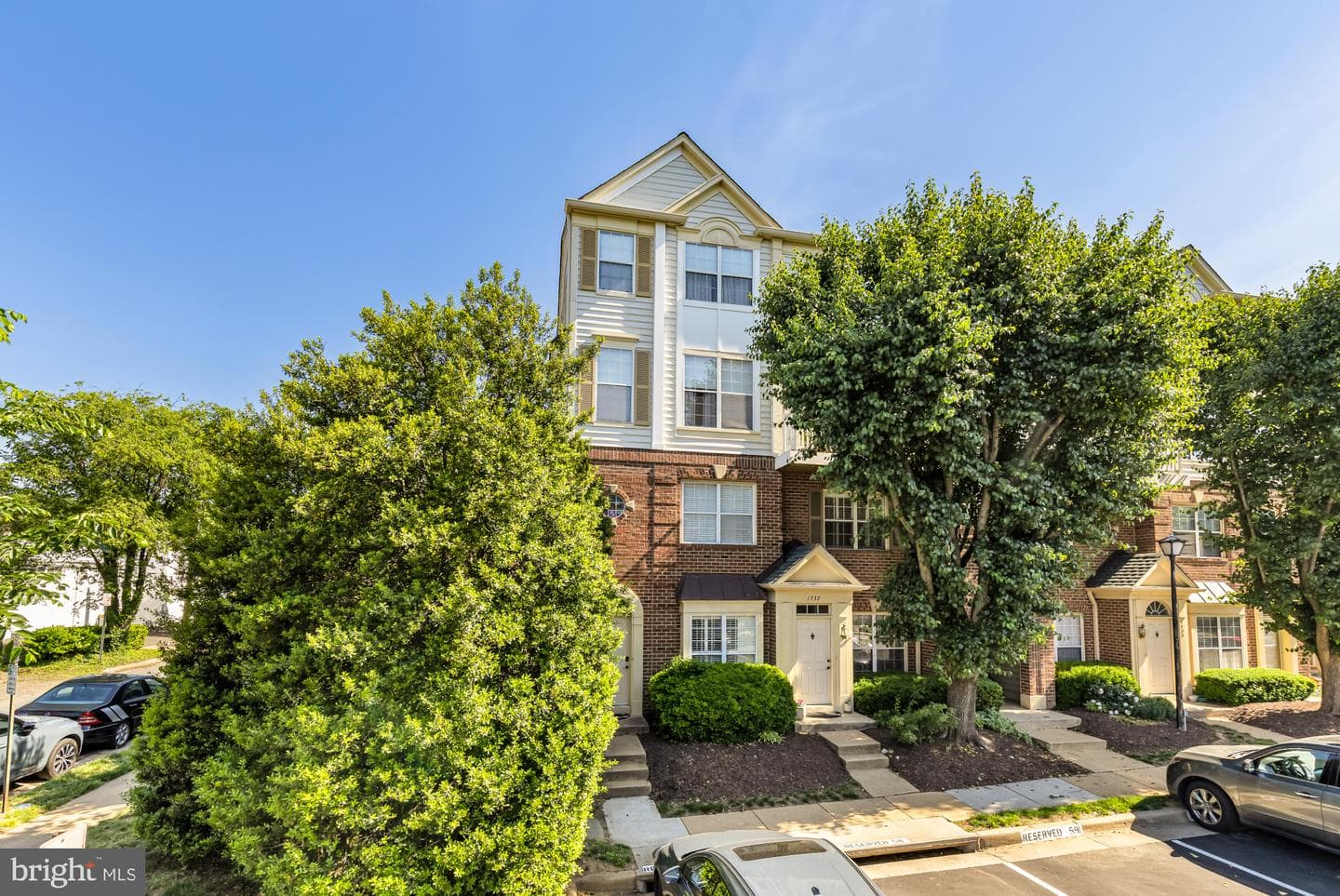 1737 Kingsgate Court