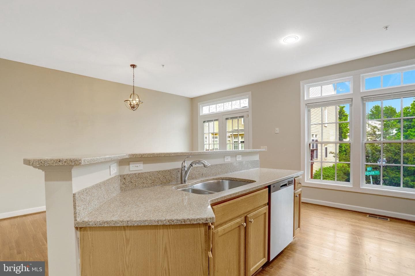 903 Harrison Circle photo 4